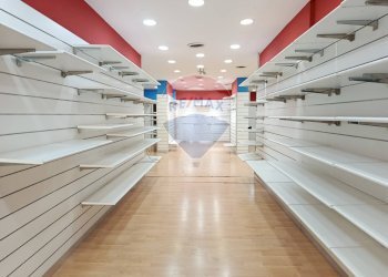 Cabina armadio - Locale Commerciale Via Arturo Petrosini, Nocera Inferiore - foto 2