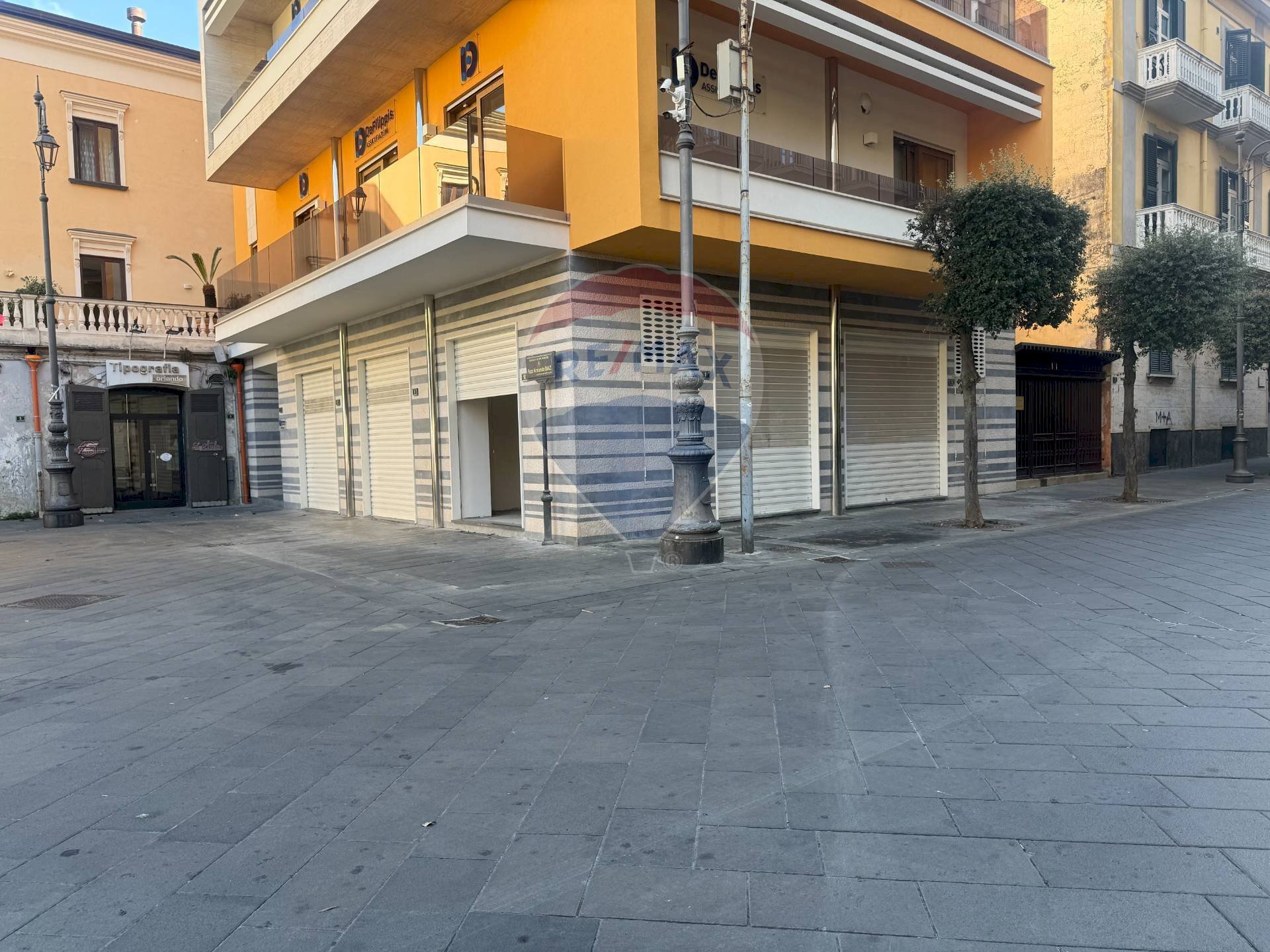 Edificio all\'aperto - Commercial Premises Piazza Armando Diaz, Nocera Inferiore - photo 1