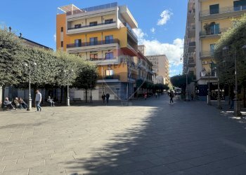 Edificio all\'aperto - Locale Commerciale Piazza Armando Diaz, Nocera Inferiore - foto 3