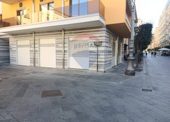 Edificio all\'aperto - Locale Commerciale Piazza Armando Diaz, Nocera Inferiore - foto 4