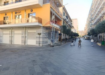 Edificio all\'aperto - Locale Commerciale Piazza Armando Diaz, Nocera Inferiore - foto 6
