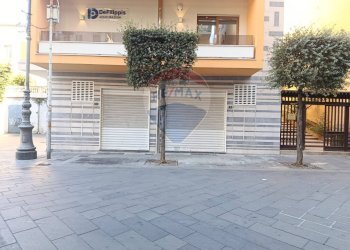 Edificio all\'aperto - Locale Commerciale Piazza Armando Diaz, Nocera Inferiore - foto 7