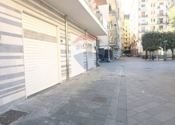 Edificio all\'aperto - Locale Commerciale Piazza Armando Diaz, Nocera Inferiore - foto 8