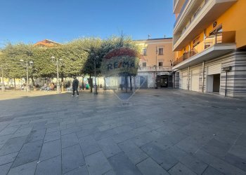 Edificio all\'aperto - Locale Commerciale Piazza Armando Diaz, Nocera Inferiore - foto 13