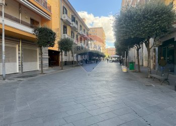 Edificio all\'aperto - Locale Commerciale Piazza Armando Diaz, Nocera Inferiore - foto 15