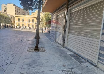 Edificio all\'aperto - Locale Commerciale Piazza Armando Diaz, Nocera Inferiore - foto 16