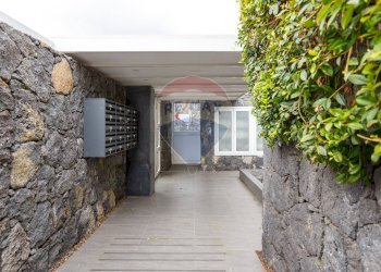 Ricezione / Lobby - Villa Bifamiliare VIA DAMIANO CHIESA
 
10, Catania - foto 1