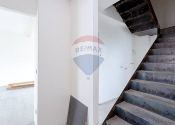 Scale - Villa Bifamiliare VIA DAMIANO CHIESA
 
10, Catania - foto 10