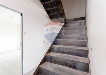 Scale - Villa Bifamiliare VIA DAMIANO CHIESA
 
10, Catania - foto 15