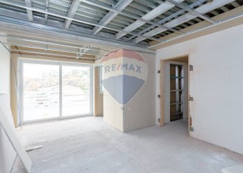 Stanza vuota - Villa Bifamiliare VIA DAMIANO CHIESA
 
10, Catania - foto 17