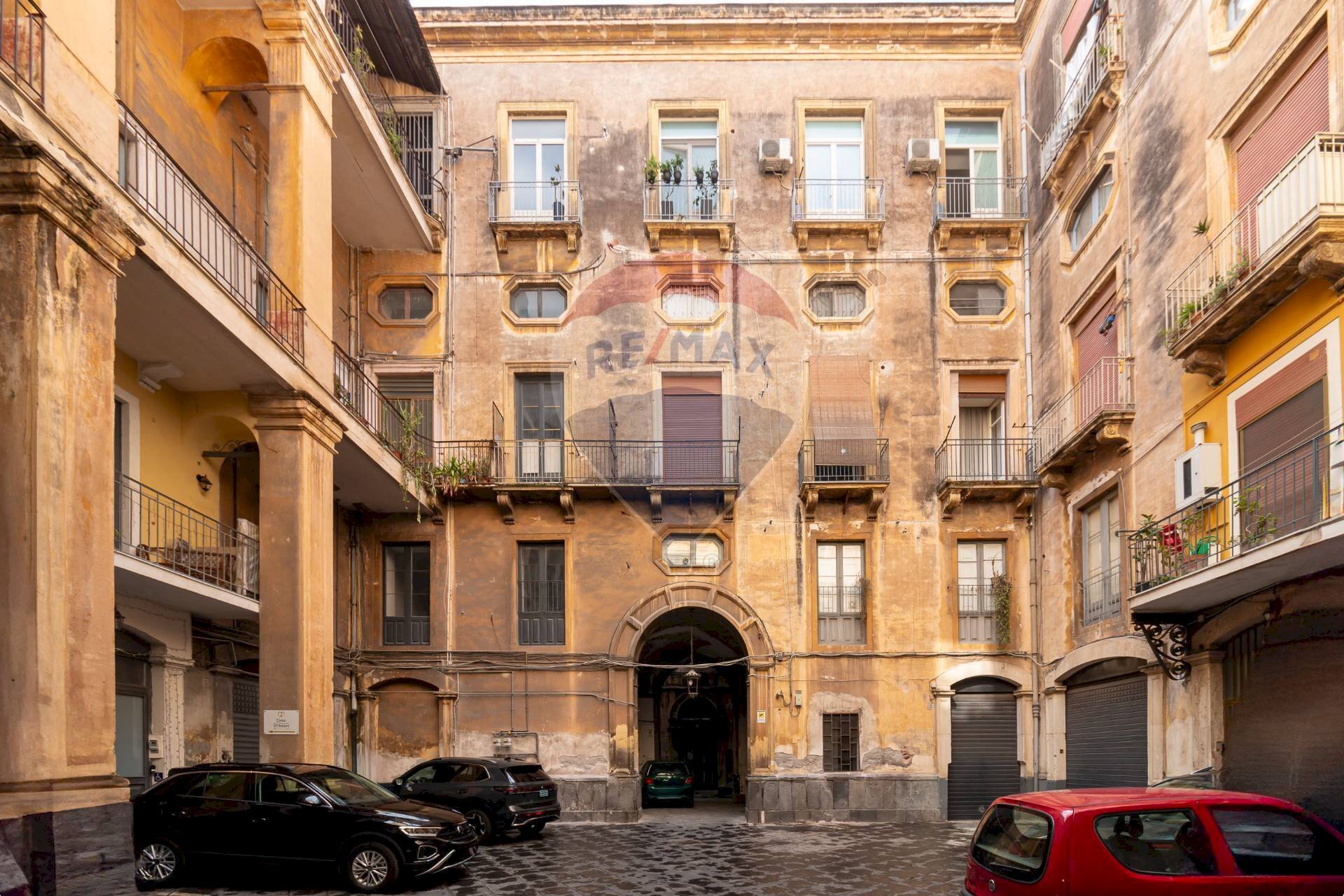 Edificio all\'aperto - Quadrilocale via Garibaldi
 
117, Catania - foto 2