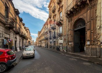 Edificio all\'aperto - Quadrilocale via Garibaldi
 
117, Catania - foto 1