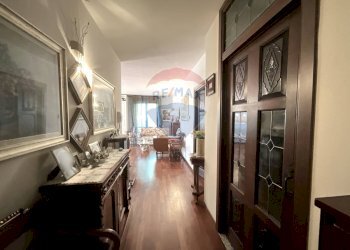 Hall / corridoio - Trilocale Via Montecampione
 
2, Arese - foto 3