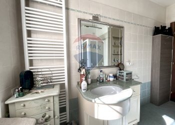 Bagno - Trilocale Via Montecampione
 
2, Arese - foto 15