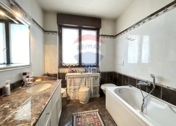 Bagno - Trilocale Via Montecampione
 
2, Arese - foto 18