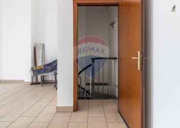 Hall / corridoio - Shop Via Quintino Sella
 
125, Busto Arsizio - photo 9