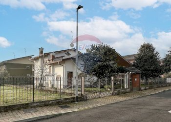 Casa all\'aperto - Villa MARIANI MONSIGNOR ANGELO
 
4, Vidigulfo - foto 13