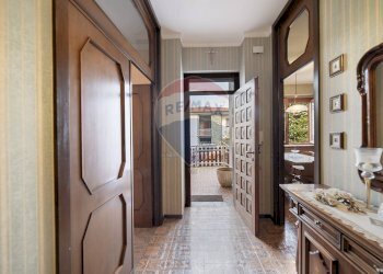 Hall / corridoio - Villa MARIANI MONSIGNOR ANGELO
 
4, Vidigulfo - foto 24