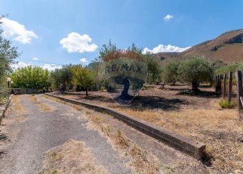 Vista delle montagne - Casa semi indipendente C.da San Michele
 
snc, Altavilla Milicia - foto 39