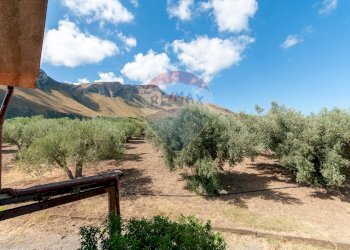 Vista delle montagne - Casa semi indipendente C.da San Michele
 
snc, Altavilla Milicia - foto 42