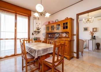 Sala da pranzo - Quadrilocale via Amati
 
137, Venaria Reale - foto 6