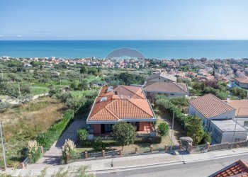 Casa all\'aperto - Villa contrada san silvestro
 
4, Silvi - foto 1