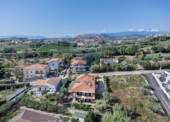 Vista delle montagne - Villa contrada san silvestro
 
4, Silvi - foto 14