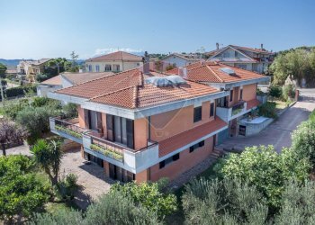 Edificio all\'aperto - Villa contrada san silvestro
 
4, Silvi - foto 21