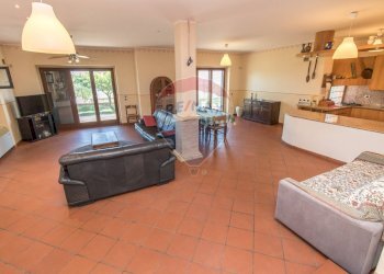 Sala da pranzo - Villa contrada san silvestro
 
4, Silvi - foto 34