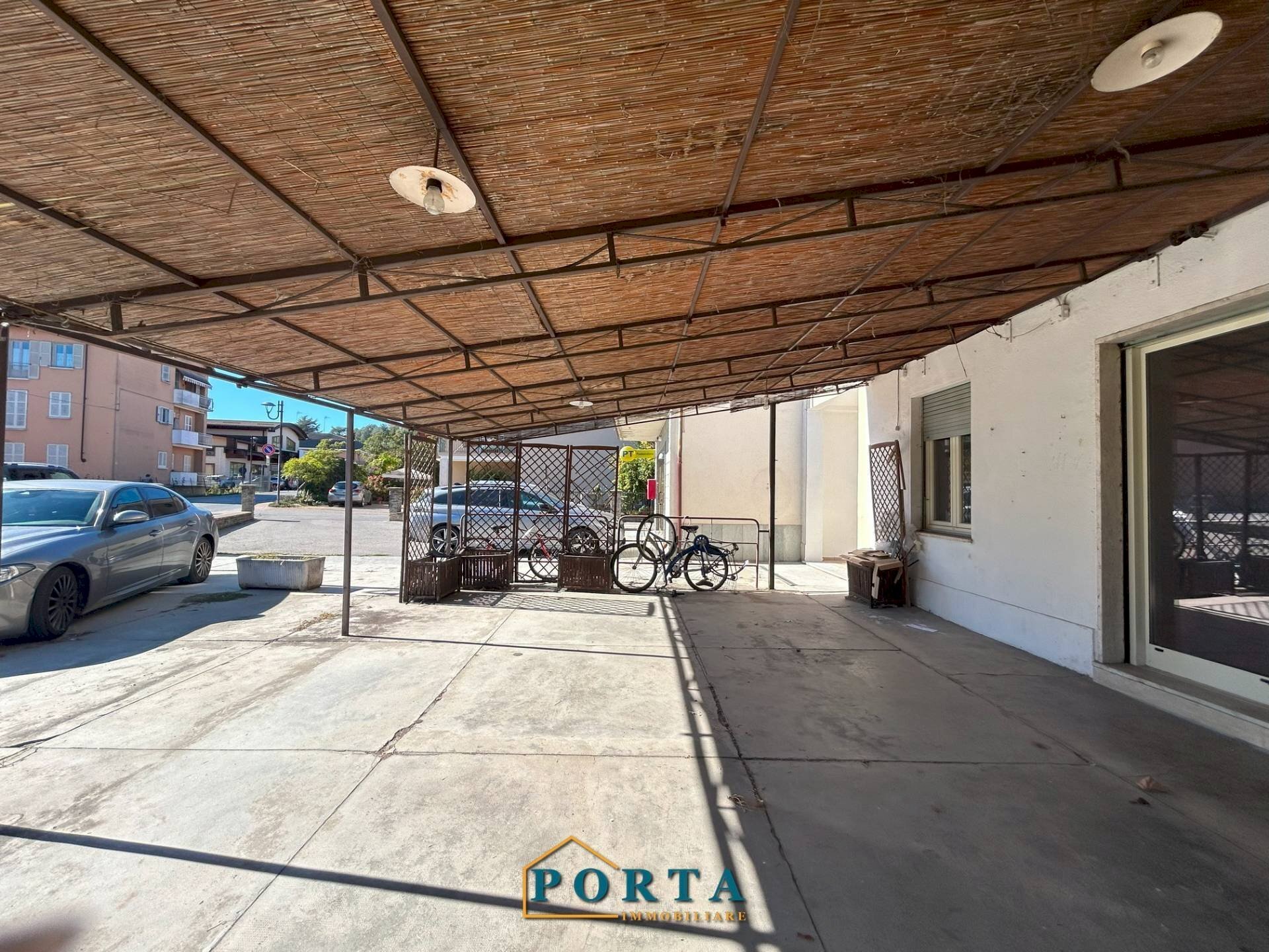 Foto 2 - Commercial Premises Frazione Madonna della Neve
 
38, Clavesana - photo 2