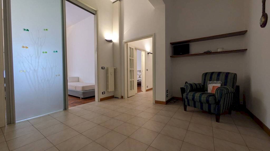 Ingresso - Trilocale via Calzolerie, 1, Bologna (zona Centro Storico) - foto 1