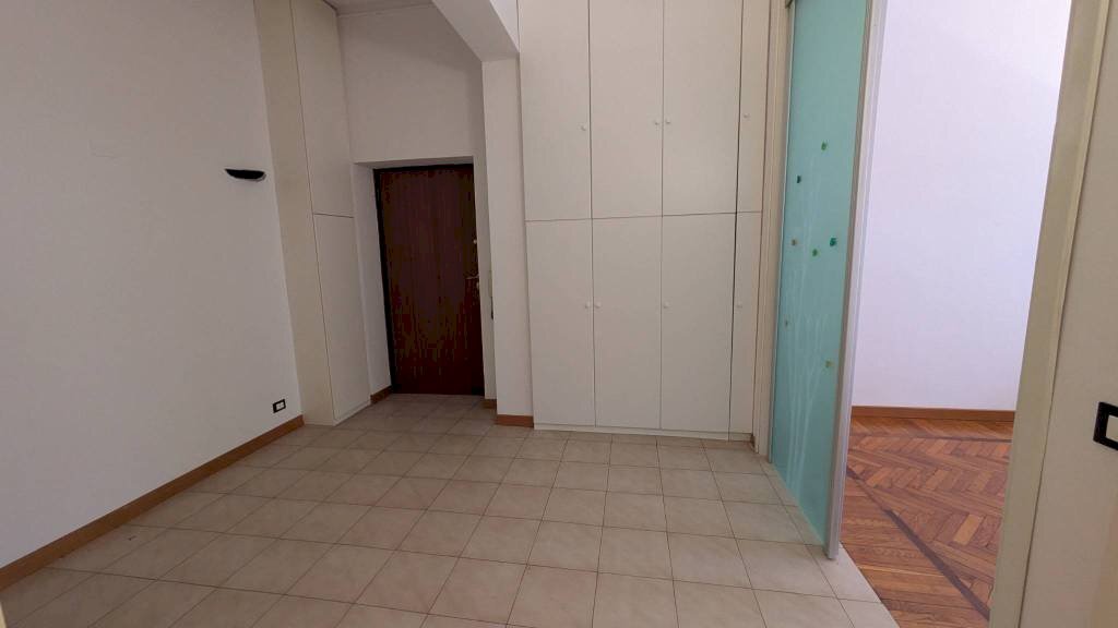 Disimpegno - Trilocale via Calzolerie, 1, Bologna (zona Centro Storico) - foto 3