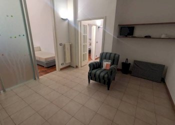 Ingresso - Trilocale via Calzolerie, 1, Bologna (zona Centro Storico) - foto 2