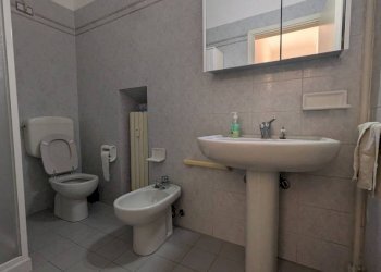 Bagno - Trilocale via Calzolerie, 1, Bologna (zona Centro Storico) - foto 16