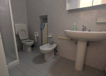 Bagno - Trilocale via Calzolerie, 1, Bologna (zona Centro Storico) - foto 17