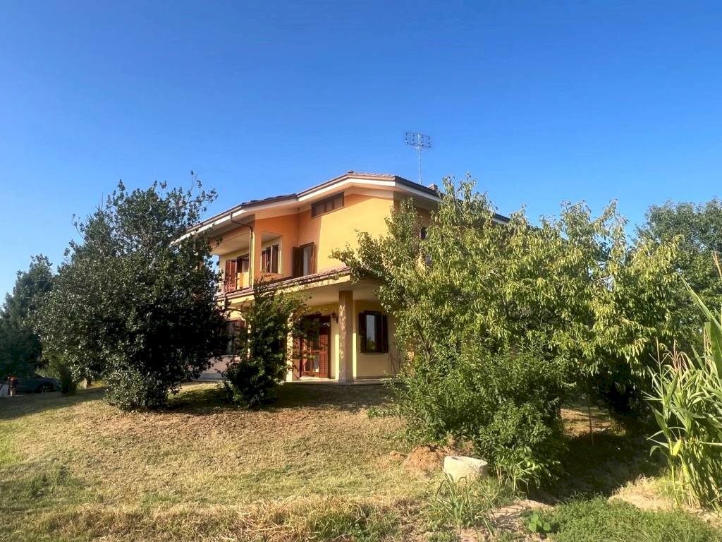 Facciata - Villa frazione Madonna Delle Grazie, Cuneo - foto 1