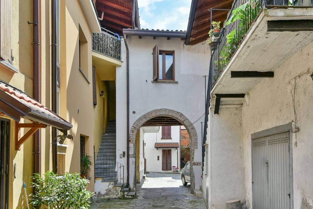Cortile interno - One-room apartment via Montebello, 32, Mariano Comense - photo 1