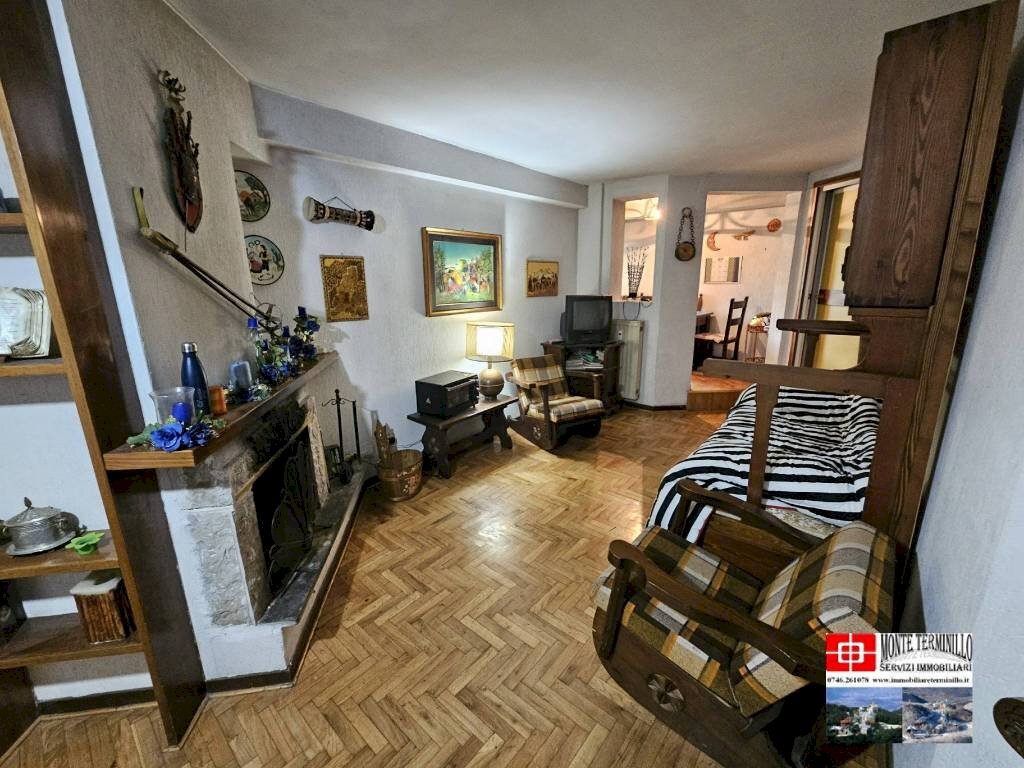 Salone - Quadrilocale via dei Villini, 40, Rieti - foto 3