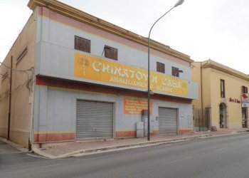 Facciata - Negozio via Madonna del Riposo, 154, Alcamo - foto 8