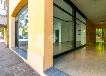 Shop via ravegnana, Forlì - photo 5