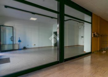Shop via ravegnana, Forlì - photo 6