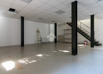 Shop via ravegnana, Forlì - photo 16