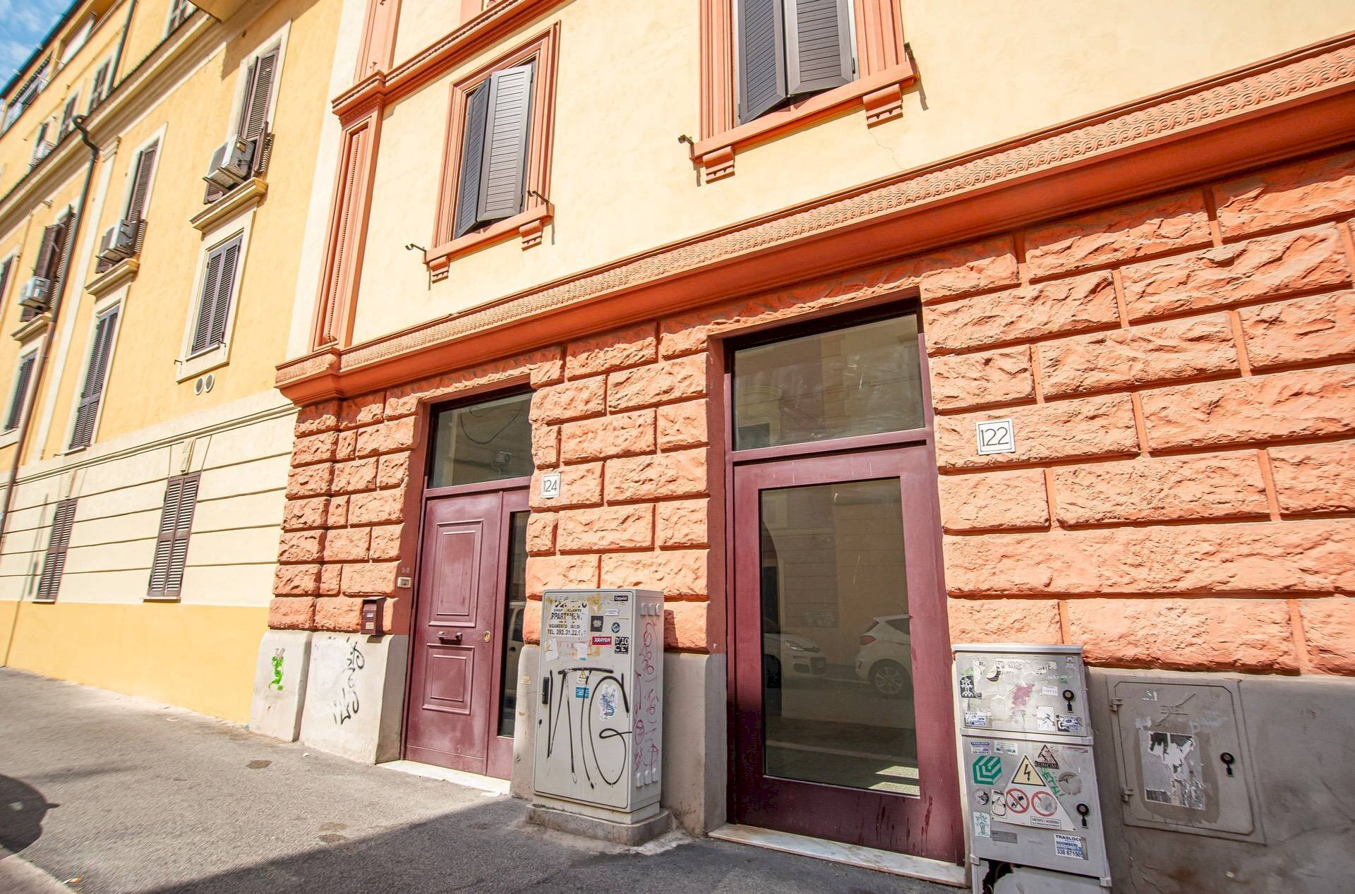 Foto 1 - Locale Commerciale Via Gabrio Serbelloni
 
122, Roma - foto 1