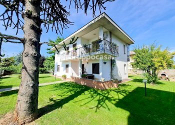 Foto 1 - Villa Via 2 Giugno
 
6, Mesero - foto 1