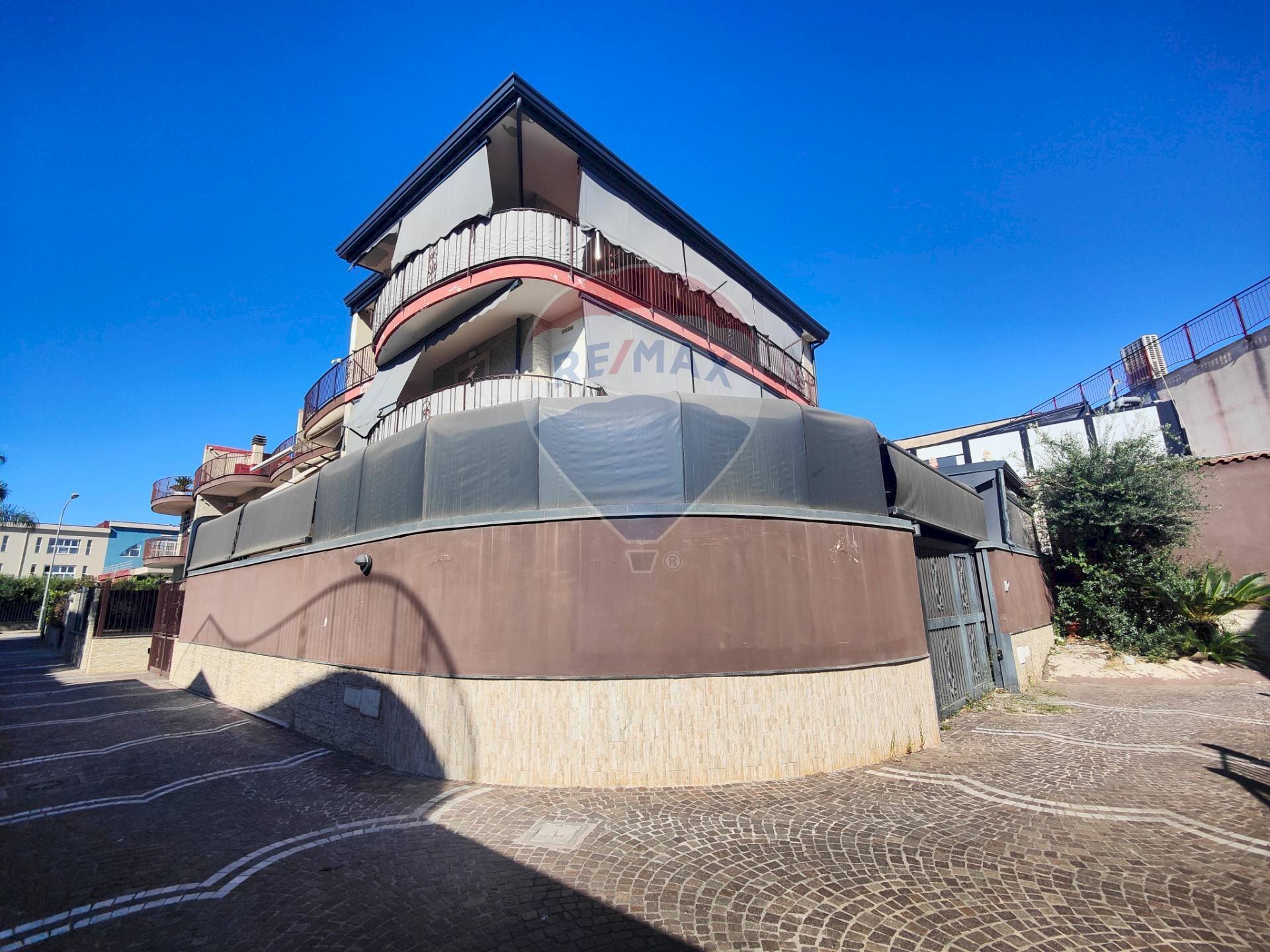 Edificio all\'aperto - Villa a Schiera Corso Italia
 
45, Cardito - foto 1