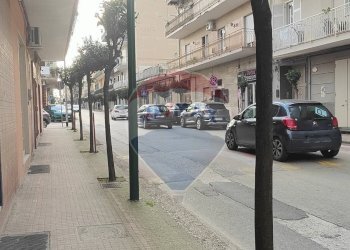 Edificio all\'aperto - Locale Commerciale via Francesco Petrarca
76, Casoria - foto 1