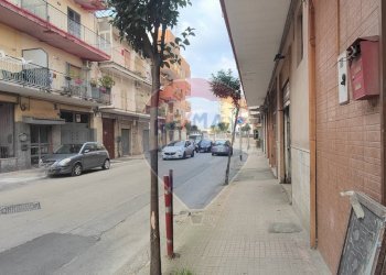 Edificio all\'aperto - Locale Commerciale via Francesco Petrarca
76, Casoria - foto 3