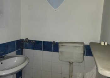 Bagno - Locale Commerciale via Francesco Petrarca
76, Casoria - foto 7