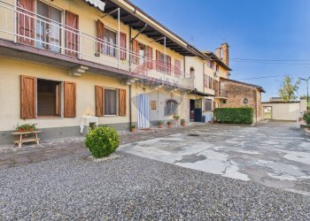 Corte - Casa indipendente FRAZIONE BOTTAROLO
 
4, Barbianello - foto 2