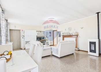 Soggiorno - Casa indipendente FRAZIONE BOTTAROLO
 
4, Barbianello - foto 3